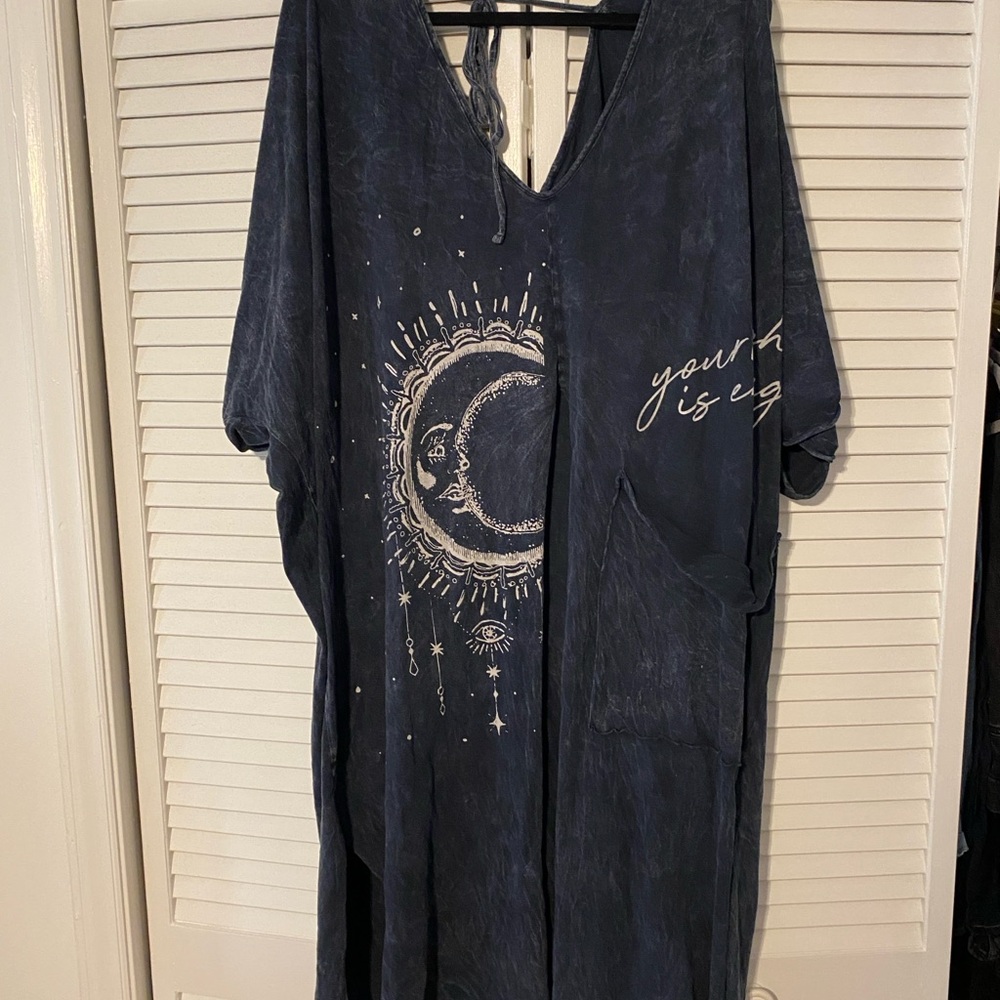 Kantha bae split moon tee